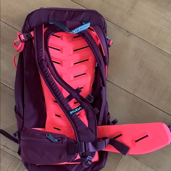 Salewa Mountain Trainer 2 22 L Backpack - Brand New with  Salewa Burgundy Hiking Backpack with Coral Accents mountain trainer 22 unisex